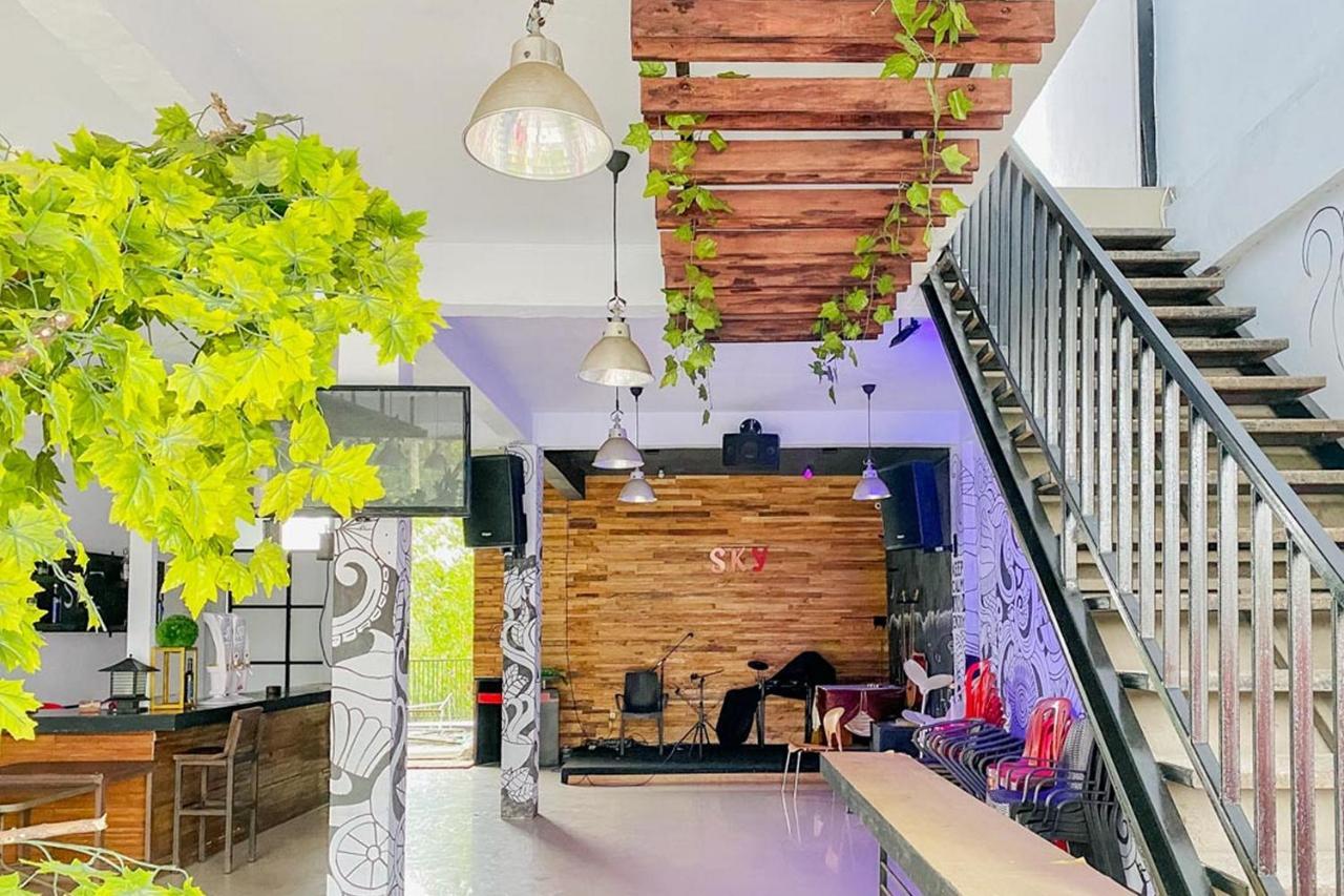 Sky Residence Tomohon Mitra Reddoorz Εξωτερικό φωτογραφία